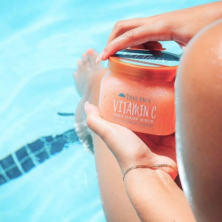 Tree Hut Tẩy tế bào chết Vitamin C Shea Sugar Scrub 2